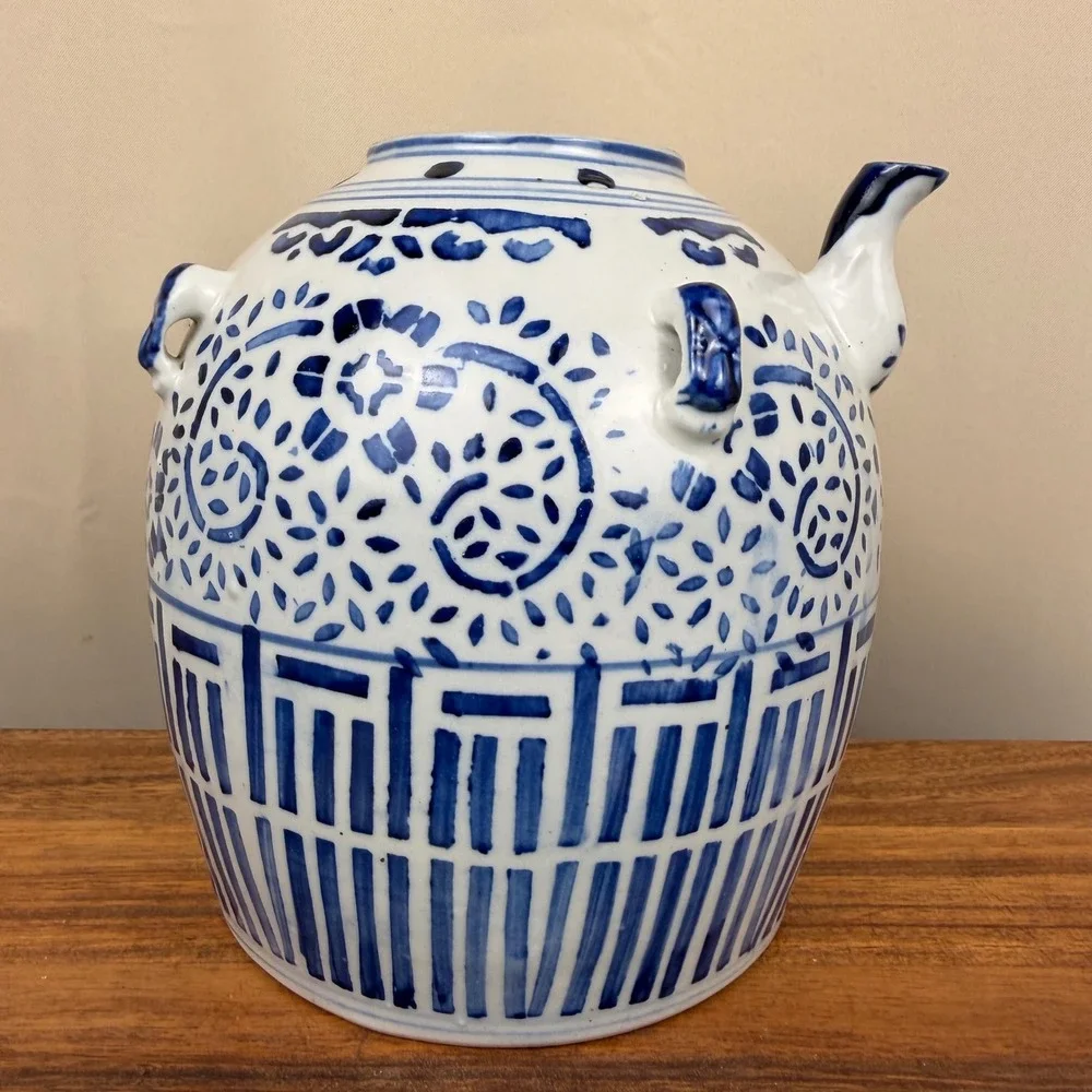 Vtg Qianlong Nian Zhi Chinese Blue  White Porcelain Wedding Tea Pot Hand Painted